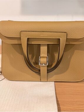 Brand New purchased April 2026 Hermes Halzan 25